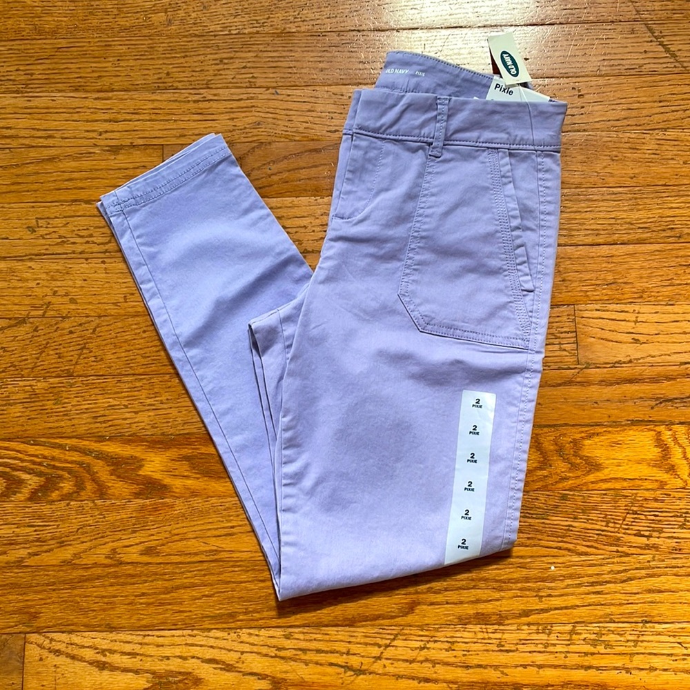 Old Navy colored pixie chino. Size 2.